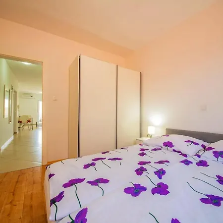 Apartment Modern In 45 M² Spacious Terrace Vrsi