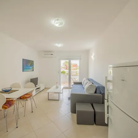Appartement Modern In Vrsi, 45 M², Spacious Terrace Vrsi