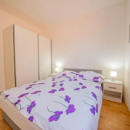 Appartamento Modern In Vrsi, 45 M², Spacious Terrace Vrsi